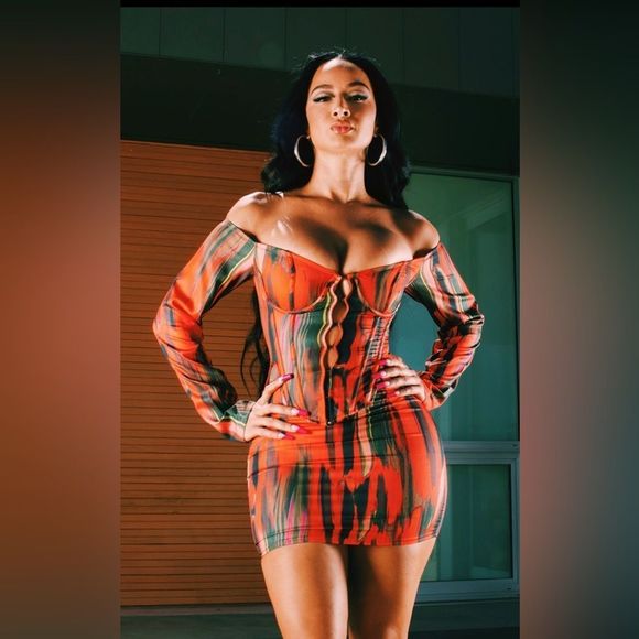 PrettyLittleThing Orange Abstract Print Corset Top and Mini Skirt! - Picture 2 of 5